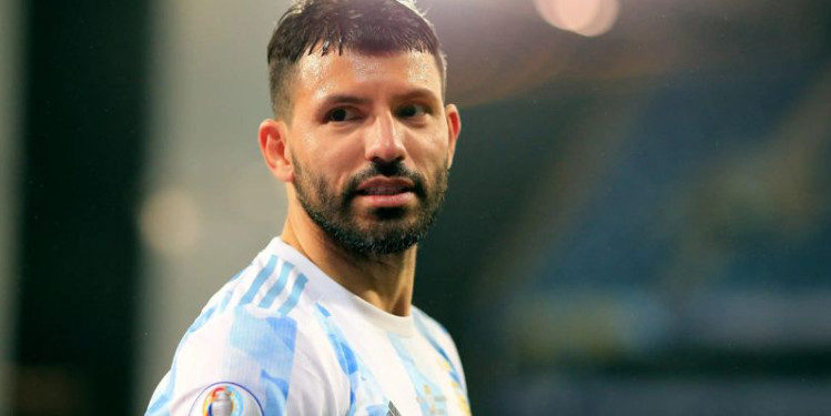 Sergio Aguero sinh năm 1988 tại thủ đô Buenos Aires, Argentina Sergio Aguero sinh năm 1988 tại thủ đô Buenos Aires, Argentina