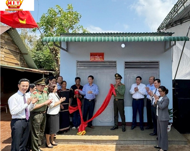 Dự án xây nhà tình nghĩa là một chương đình đầy lòng nhân ái Dự án xây nhà tình nghĩa là một chương đình đầy lòng nhân ái